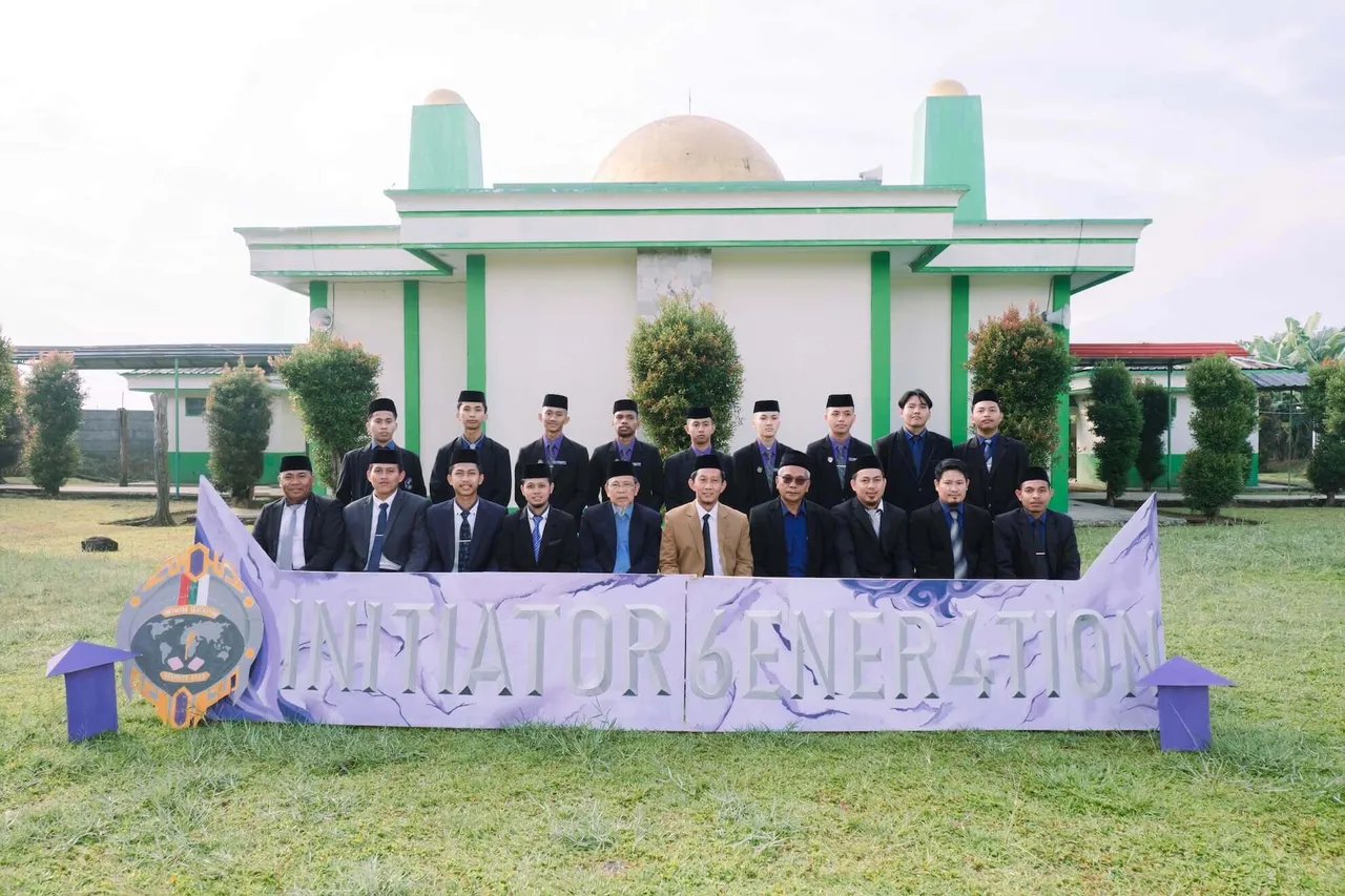Dokumentasi wisuda akbar santriwati PPM Ibnu Ash-Sholah — foto 7