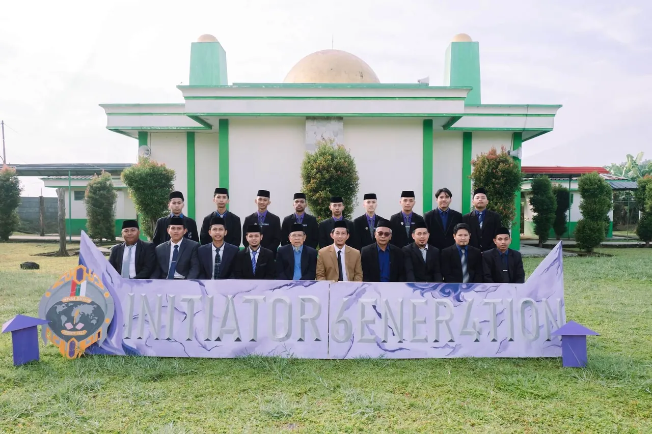 Dokumentasi wisuda akbar santriwati PPM Ibnu Ash-Sholah — foto 8