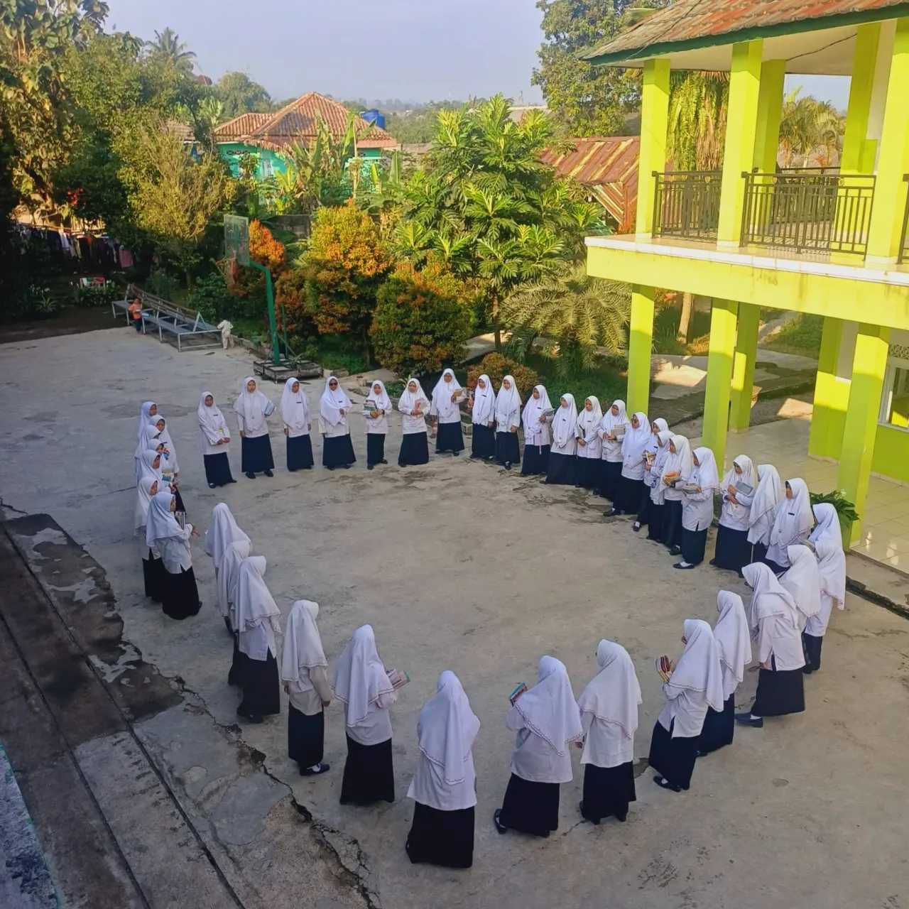 Kegiatan ekstrakurikuler santriwati PPM Ibnu Ash-Sholah