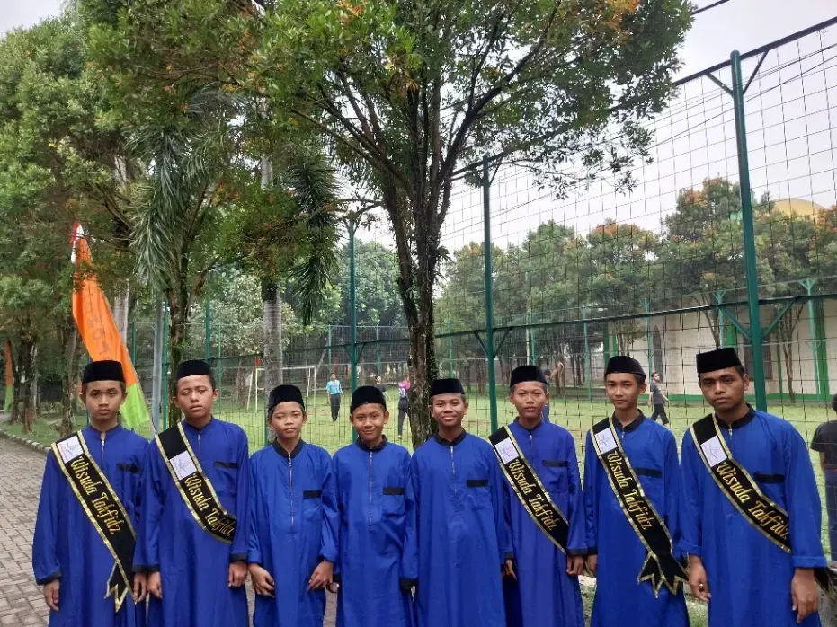 Wisudawan tahfidz Al-Qur’an PPM Ibnu Ash-Sholah